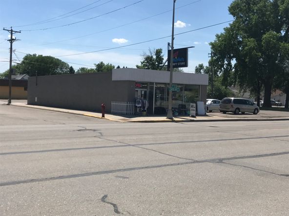 Dilworth Retail Building: 123 Center Ave E, Dilworth, MN 56529